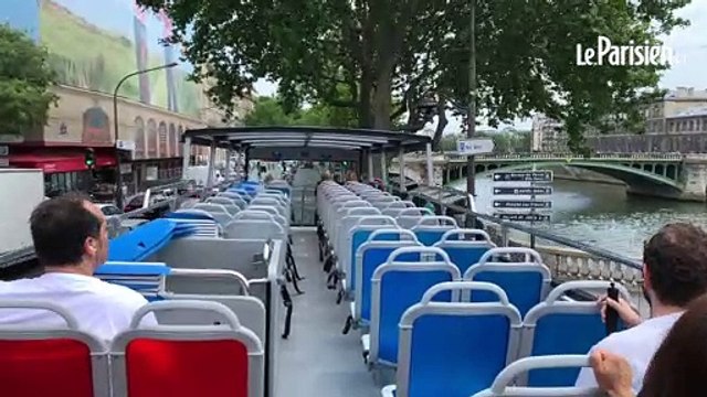 A Paris, les bus touristiques de retour pour quelques visiteurs