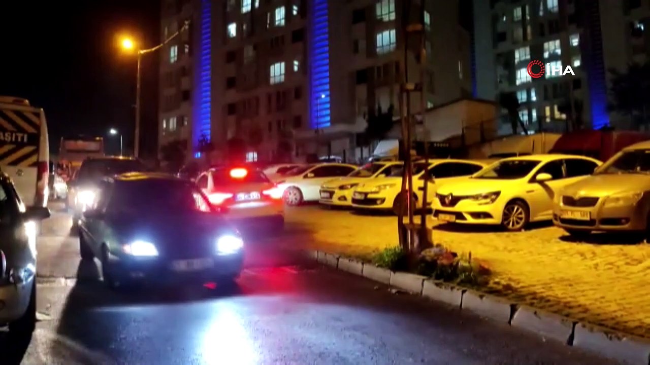 Asker konvoyunu polis ekipleri anons yaparak dağıttı