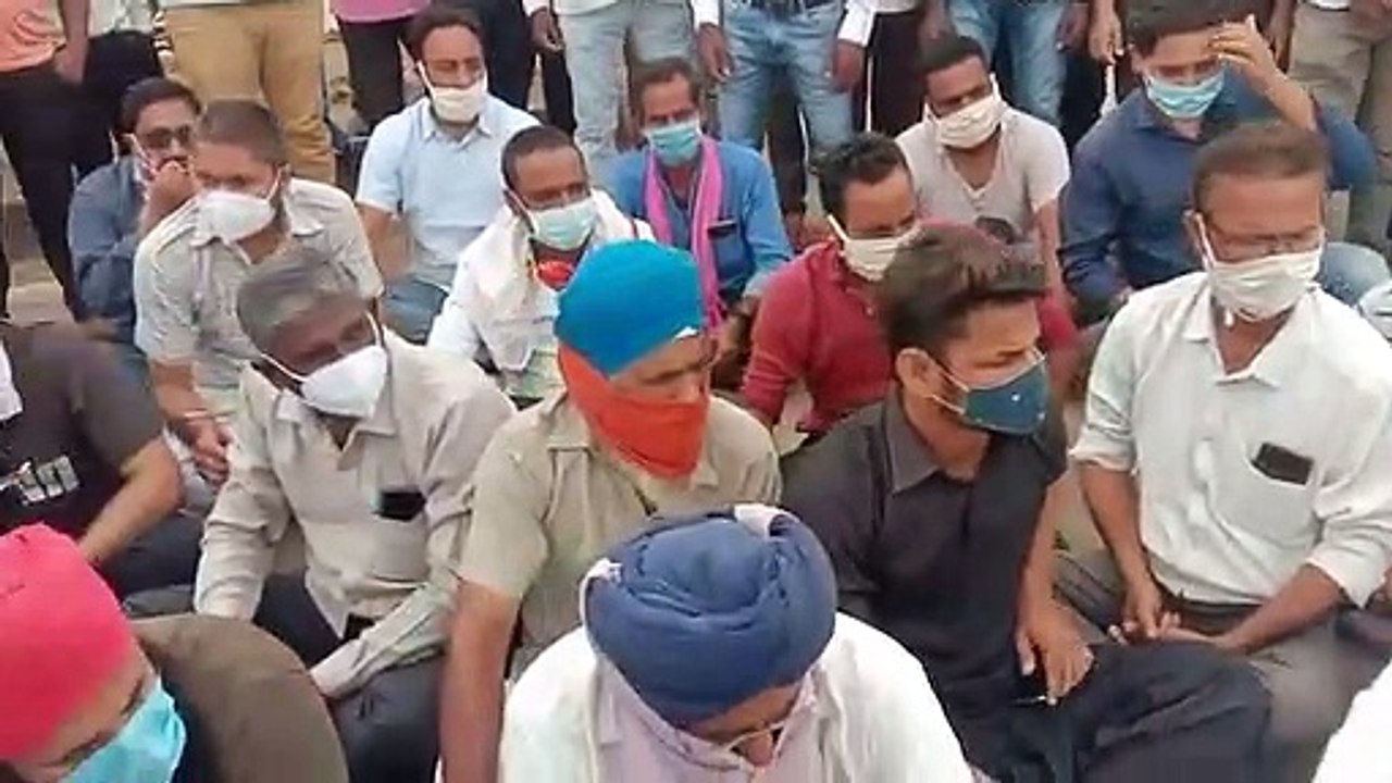 पेट्रोल-डीजल की बढ़ती कीमतों के विरोध में कांग्रेस का चक्का जाम