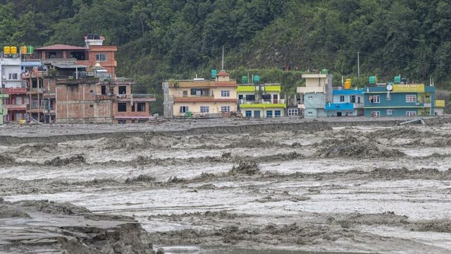 Nepal'i sel ve heyelan vurdu: 11 ölü, 25 kayıp