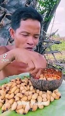 What's He Eating Here?