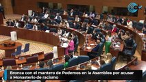 Bronca con el mantero de Podemos en la Asamblea por acusar a Monasterio de racismo