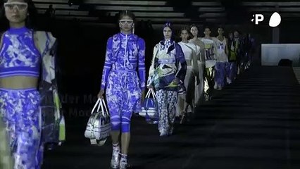 Dior-Modenschau in Olympia-Stadion in Athen - mit Publikum