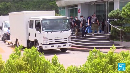 Hong Kong : deux responsables du quotidien Apple Daily inculpés