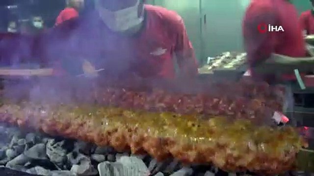 Covid aşısı olan ilk bin kişiye Adana kebap ikramı; Bu uygulamanın üzerine tüm Adana aşıyı yaptırır