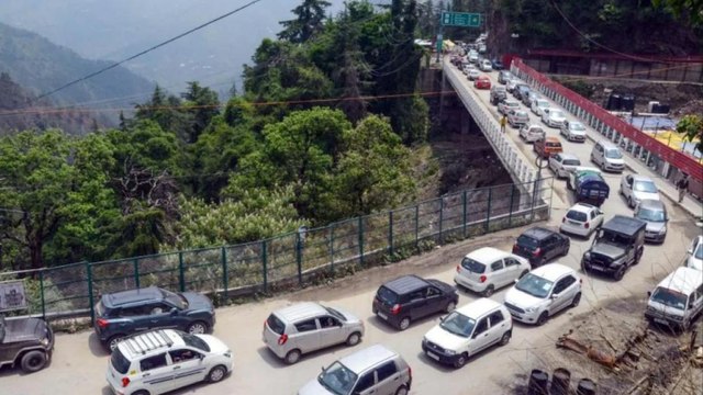 Tourists throng Himachal after govt relaxes Covid norms