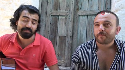 Ünlü şaire hayranlığı şarkı yazdırdı