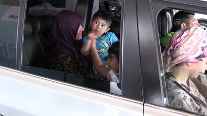 EDİRNE - Türkiye'ye Kapıkule Sınır Kapısı'ndan giren bazı gurbetçiler gözyaşlarını tutamıyor