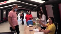 SAMSUN - Mobil ekipler park, bahçe ve fabrikalarda randevusuz aşı yapıyor