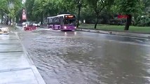 Su baskınları tramvay seferlerini durdurdu