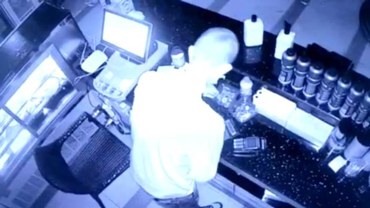 Cezaevinden izinli çıktı hırsızlık yaparken yakalandı