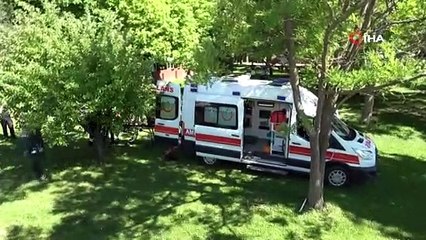 Kaza yapan araç dört takla attı, içerisindeki kişi emniyetin bahçesine uçtu