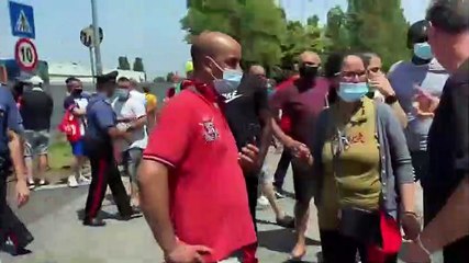 Un testimone a Biandrate: "Il camion non si è fermato neanche all'alt della polizia"