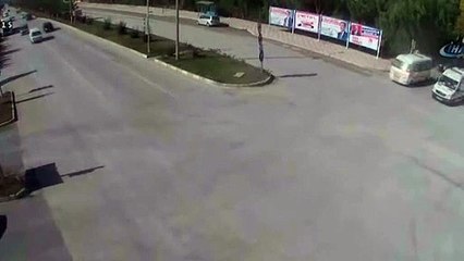Otomobilin çarptığı ambulans takla attı
