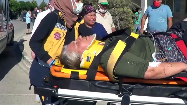 GAZİANTEP - Devrilen hafif ticari araçtaki 10 kişi yaralandı