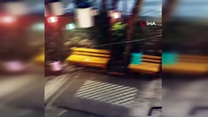 Sağanak yağış sonrası Galata’da sokaklar, adeta nehri andırdı