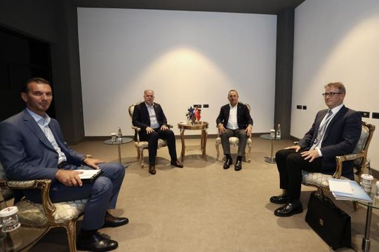 Dışişleri Bakanı Çavuşoğlu, Kosova Bölgesel Kalkınma Bakanı Damka ile görüştü