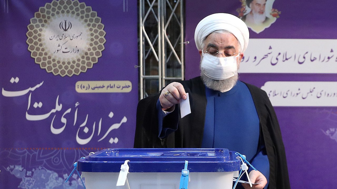 خامنئي: الشعب الإيراني سيقرر مصير البلاد للسنوات المقبلة عبر مشاركته بالانتخابات الرئاسية
