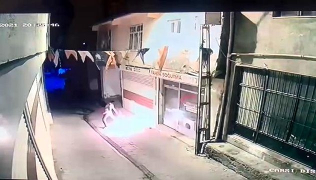 AK Parti Hani ilçe binasına molotoflu saldırı