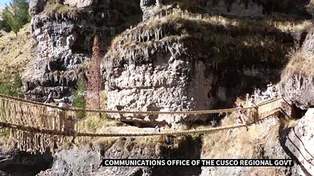Quechua farmers restore Inca rope bridge using UNESCO-recognized technique