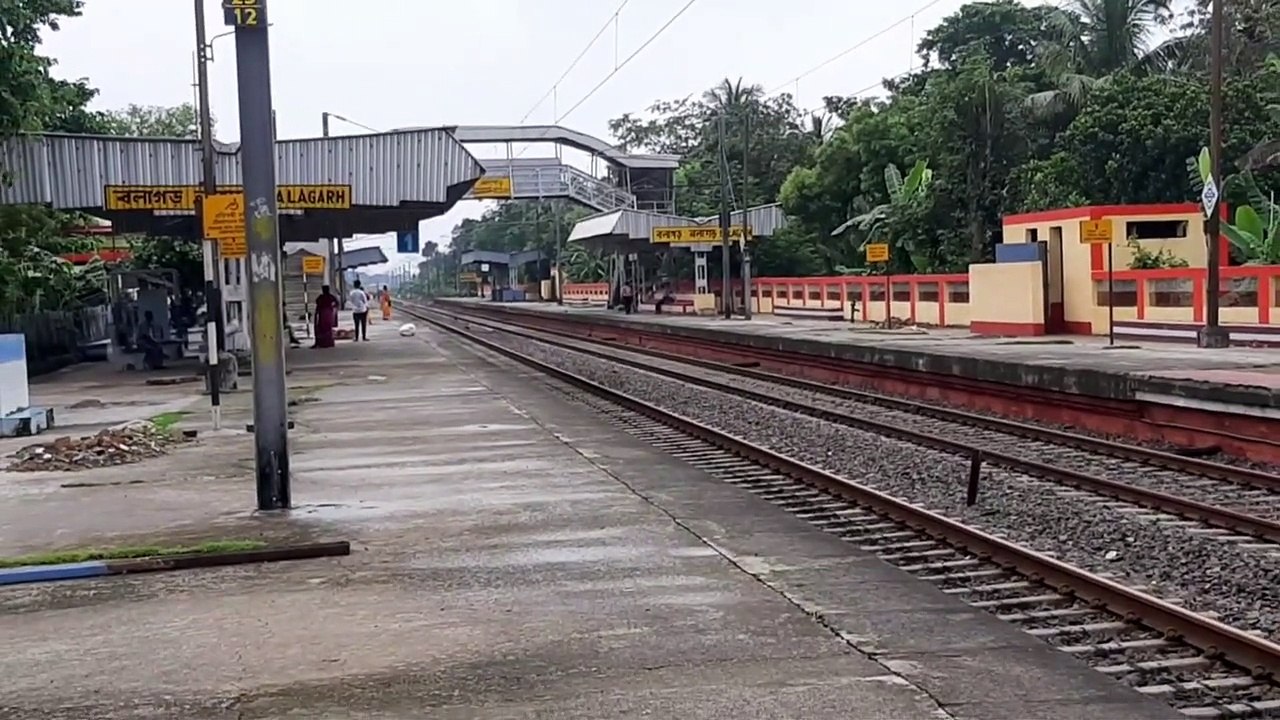 Howrah Balurghat Express Pulling by Blue with White Livery WDP-4D Diesel Loco __ Eastern Railway
