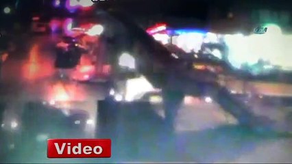 İş makinesi taksiyi böyle ezdi!