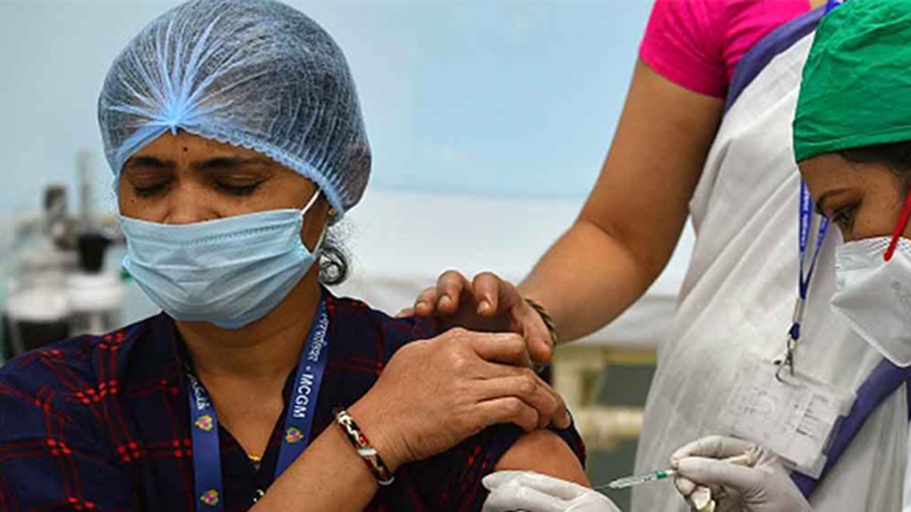 Corona Vaccine लगवाने के कितने Days बाद मिलती है Covid 19 से Safety, Experts Advice | Boldsky