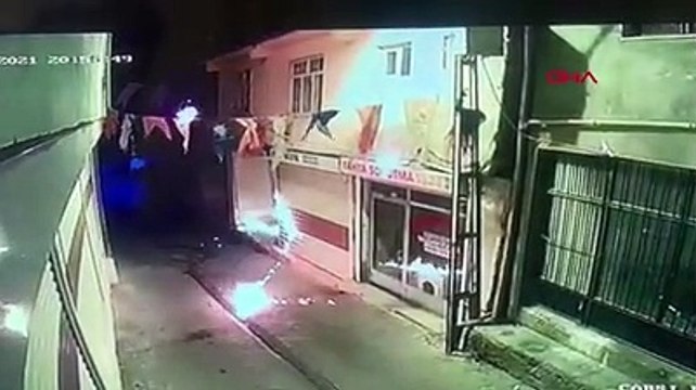 AK Parti ilçe binasına molotoflu saldırı