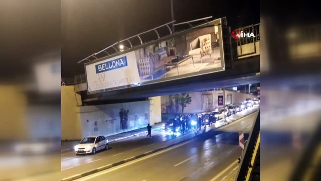 Bursa'da yol kapatıp, silahlı meşaleli asker uğurlaması yaptılar