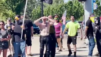 Enfrentamientos violentos entre los Proud Boys y Antifa en Oregón (EEUU)