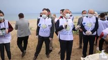 KIRKLARELİ - Kırklareli Valisi Bilgin, çevre temizliğine dikkati çekebilmek için öğrencilerle sahilde çöp topladı