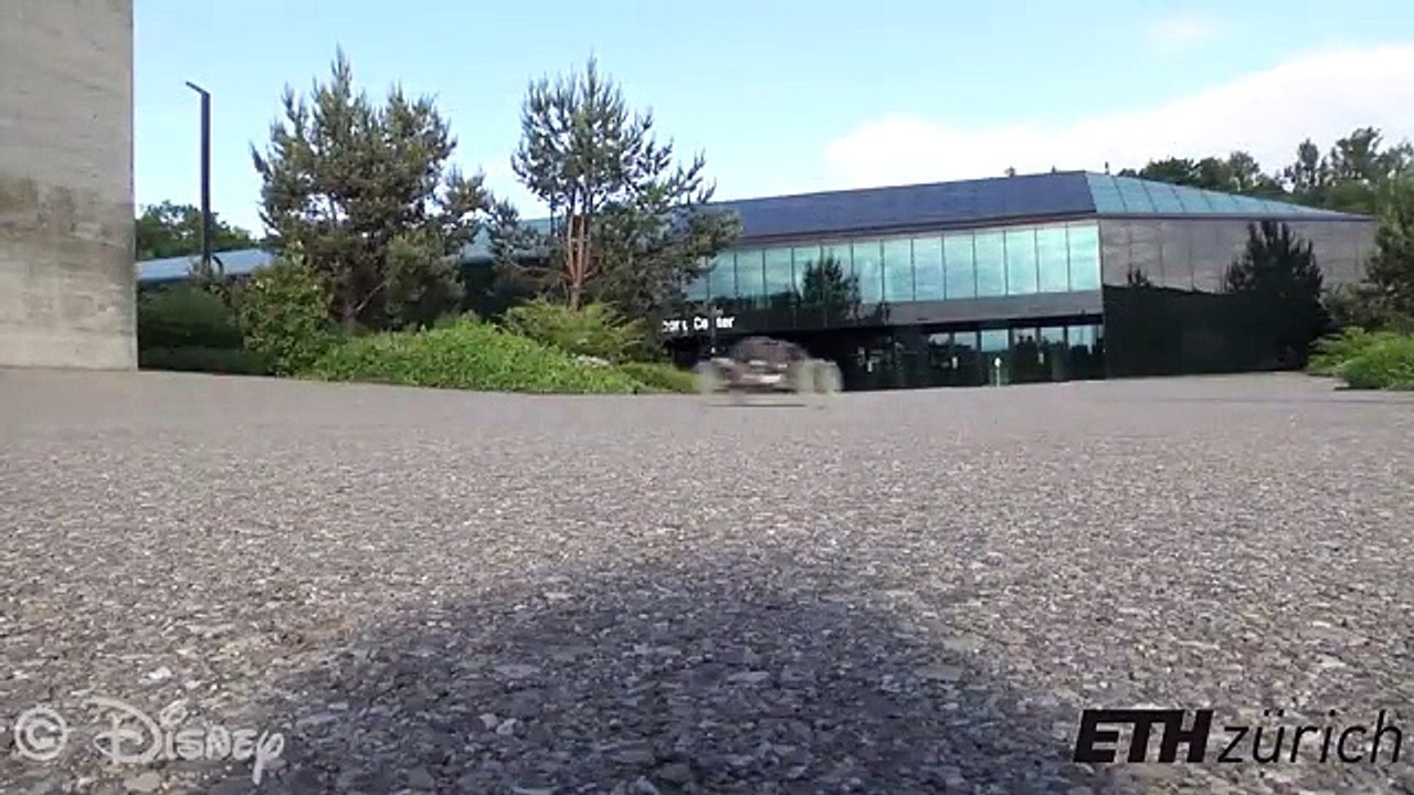 Robot düz duvara böyle tırmandı