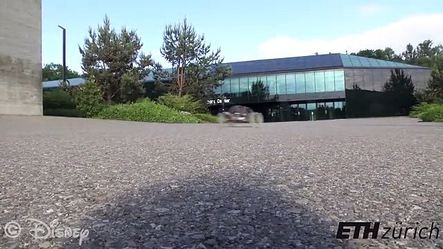 Robot düz duvara böyle tırmandı