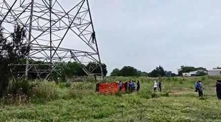 Yüksek gerileme çıkan kişi, 15 metreden aşağı atladı