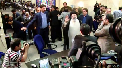 المحافظ المتشدد إبراهيم رئيسي يفوز بالانتخابات الرئاسية في إيران