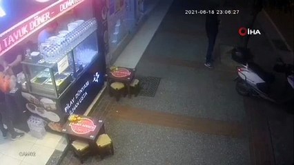 Kuryenin gözü önünde motosikletini böyle çaldı
