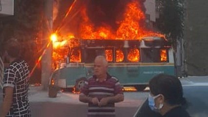 Yolcu dolu minibüsler çarpıştıktan sonra alev aldı: 6 yaralı