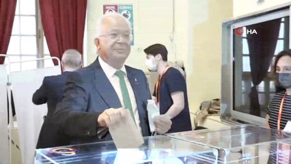 Galatasaray başkan adayları oylarını verdi