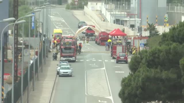 Los Bomberos controlan el incendio de una planta de reciclaje en Castellbisbal