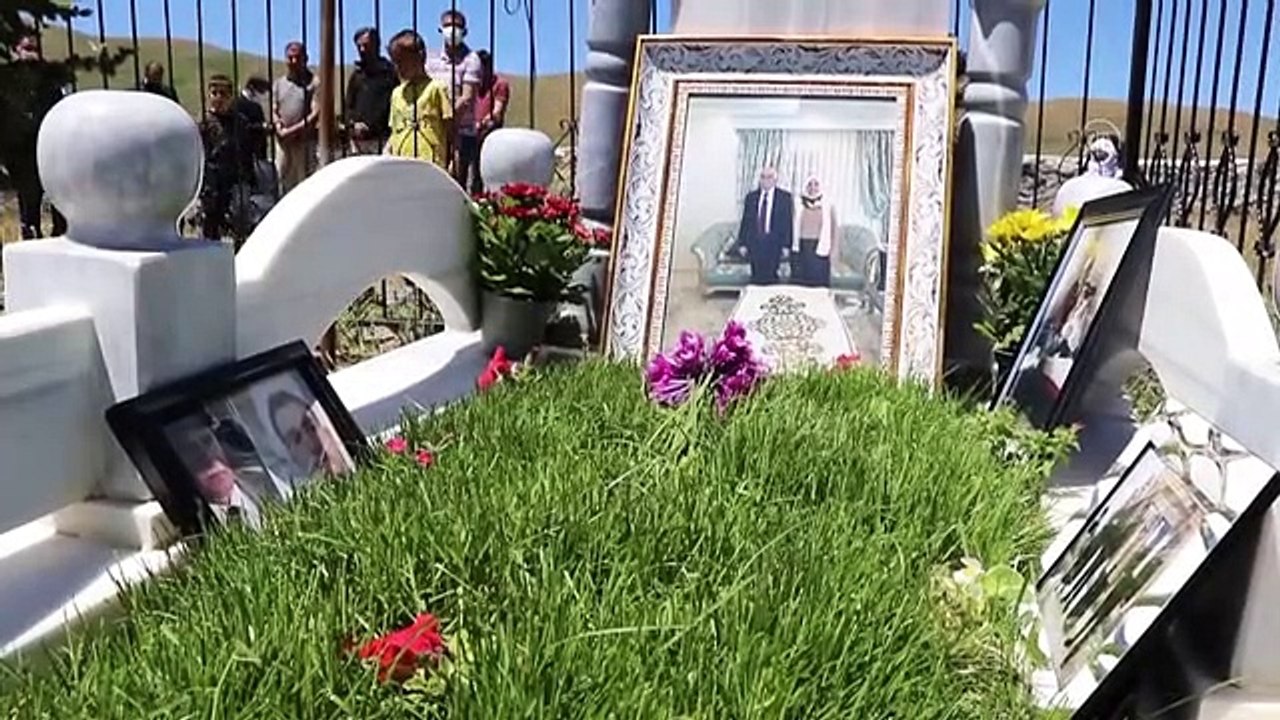 Son dakika haberi... Terör örgütü PKK'nın katlettiği babasının mezarı başında buruk doğum günü