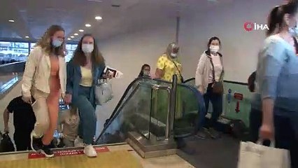 Kısıtlamaların kaldırılmasının ardından Antalya'ya Rus turistler gelmeye başladı