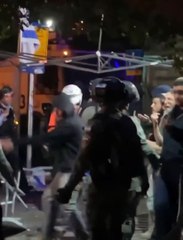 المقدسية منى الكرد تصرخ "فيلم رعب في الشيخ جراح".. اعتداءات المستوطنين  وقوات الاحتلال على أهالي الحي