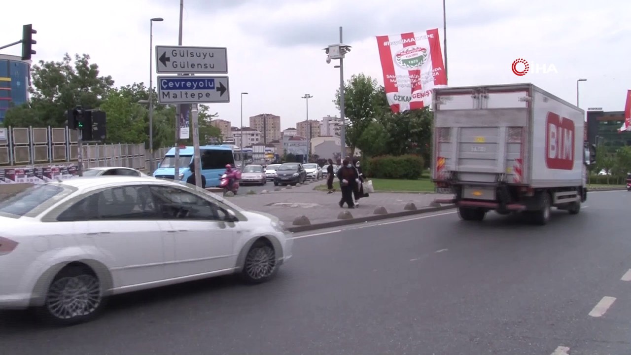 Yolun karşısına geçmek isterken otomobil böyle çarptı