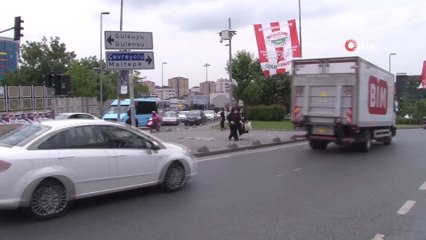 Yolun karşısına geçmek isterken otomobil böyle çarptı