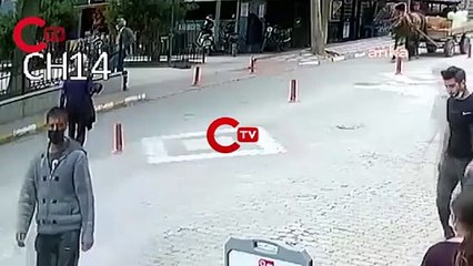 Korkunç an kamerada! At arabasının altında kaldı