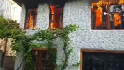 Tarihi ev alevlere teslim oldu