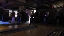 AK Parti Genel Başkan Yardımcısı Julide Sarıeroğlu gençlerle bowling oynadı