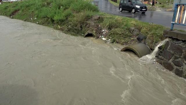 Arnavutköy'de dere taştı: Bodrum katında bulunan 4 daireyi su bastı