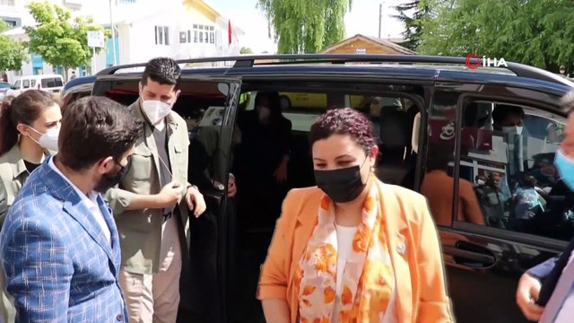 AK Parti Genel Başkan Yardımcısı Julide Sarıeroğlu gençlerle bowling oynadı