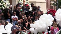 Strage di Ardea. Palloncini biancocelesti, fiori e un lungo applauso: i funerali di Daniel e David